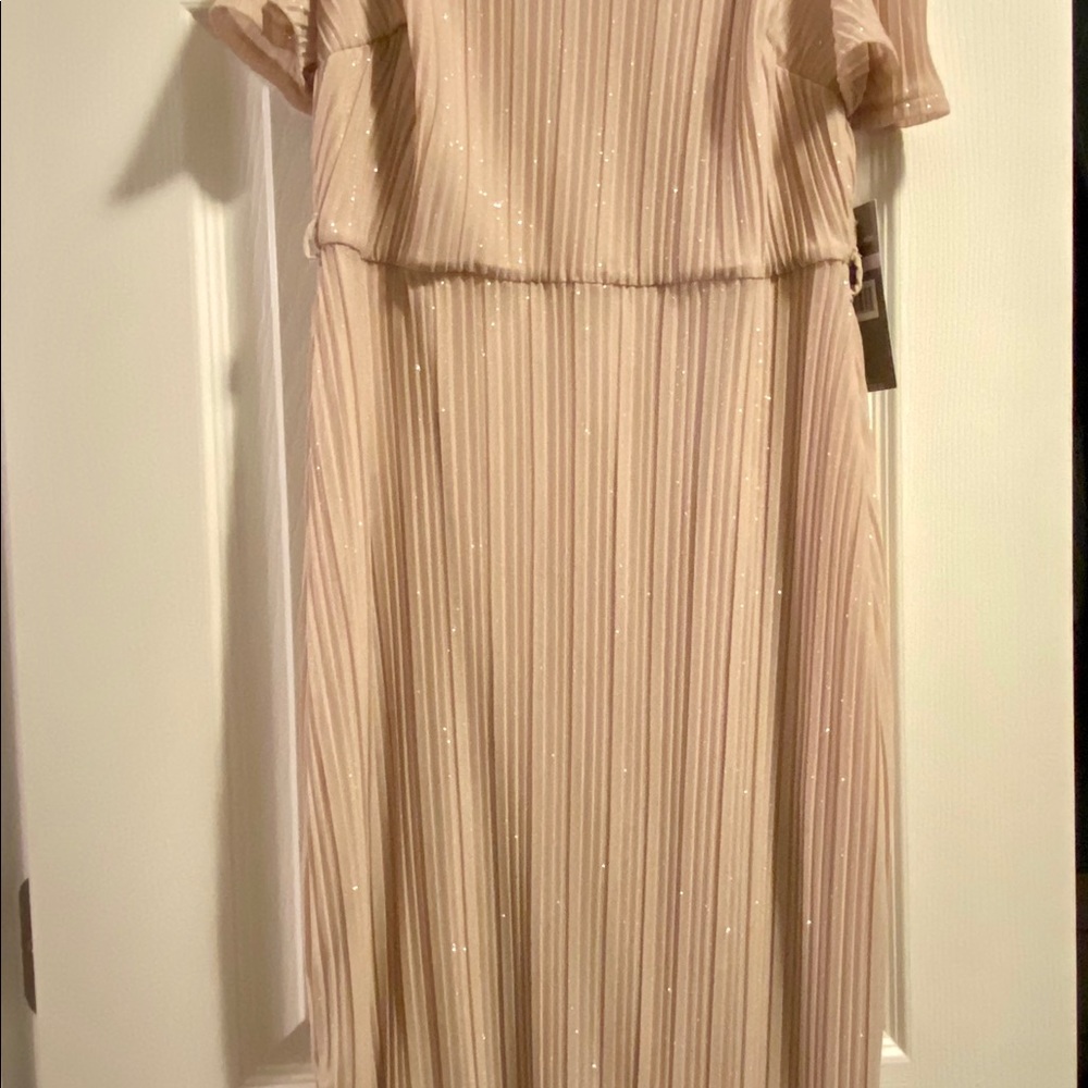 Dress - Picture 2 of 4